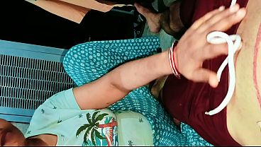 Desi Bhabhi Ki Tight Pussy Chudai Video, Saaf Hindi Mein Moan Karti Hui Orgasm Tak – Bhabhi Bade Lund Par Uth Rahi Hai